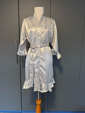Batas Glamour Cream Satin Robe M Rhinestone Wrap Spa Bath size Medium